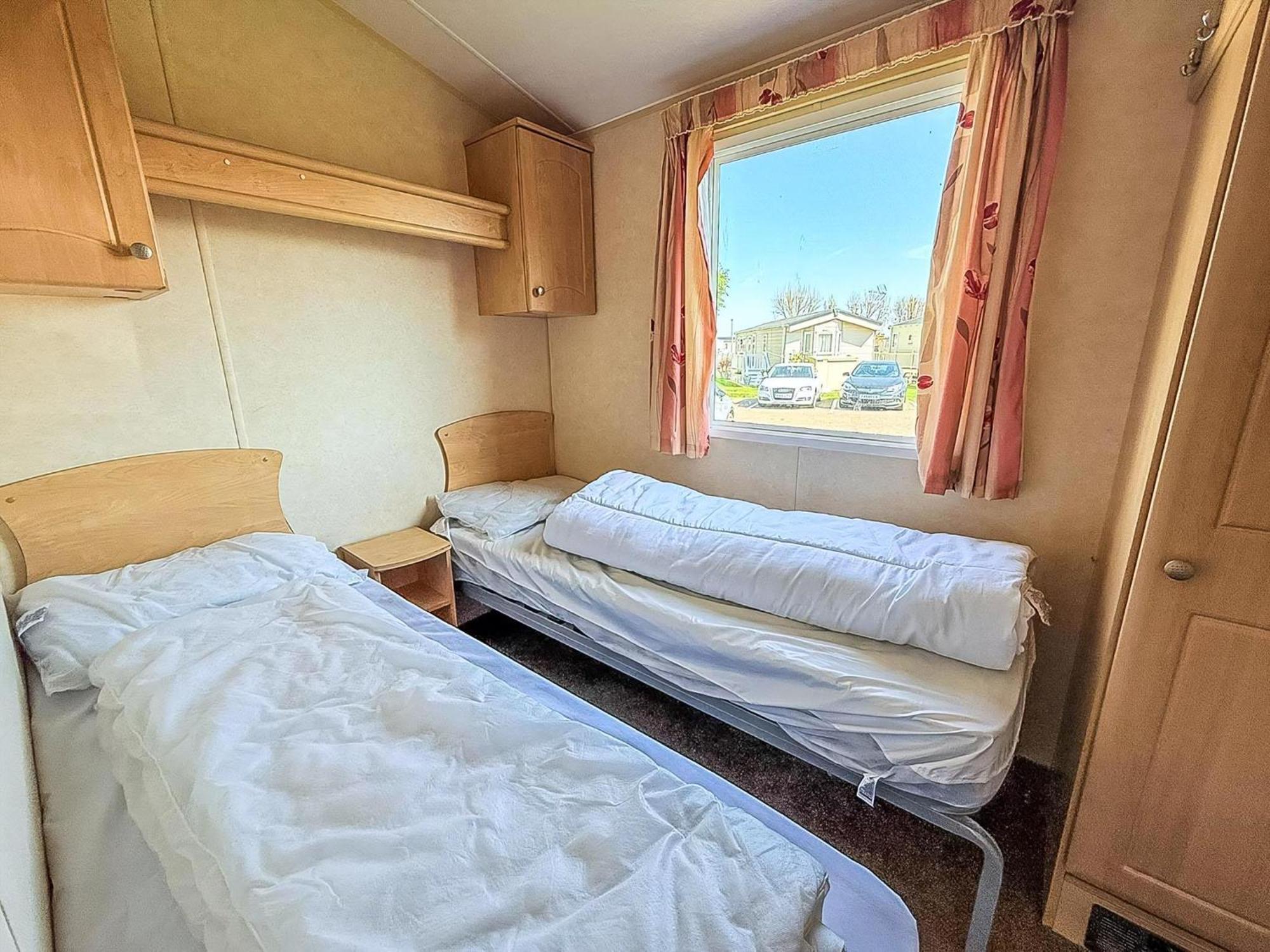 Superb Caravan At Seawick Holiday Park, Sleeps 8 Ref 27202Sw Clacton-on-Sea Exterior foto
