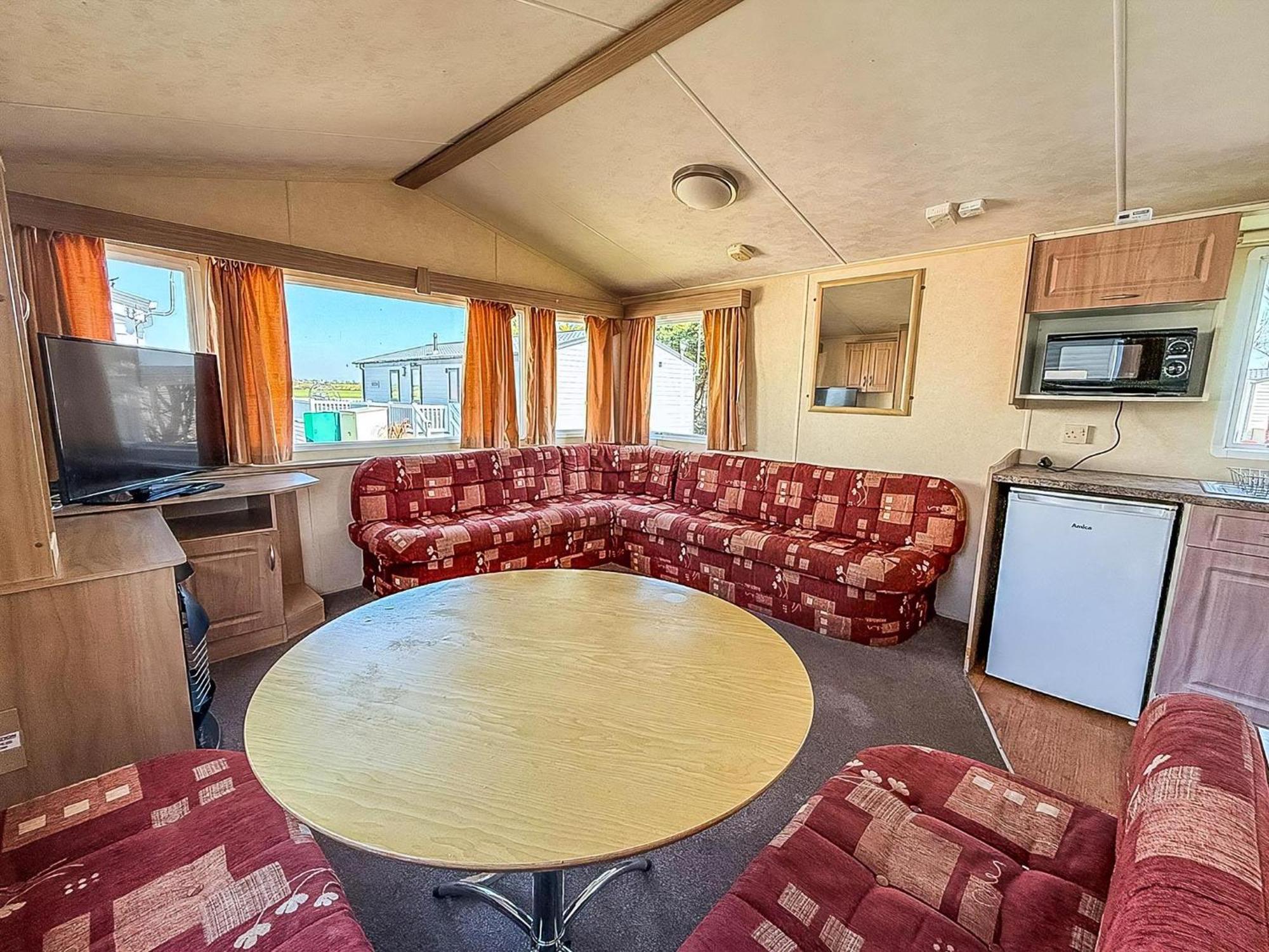 Superb Caravan At Seawick Holiday Park, Sleeps 8 Ref 27202Sw Clacton-on-Sea Exterior foto