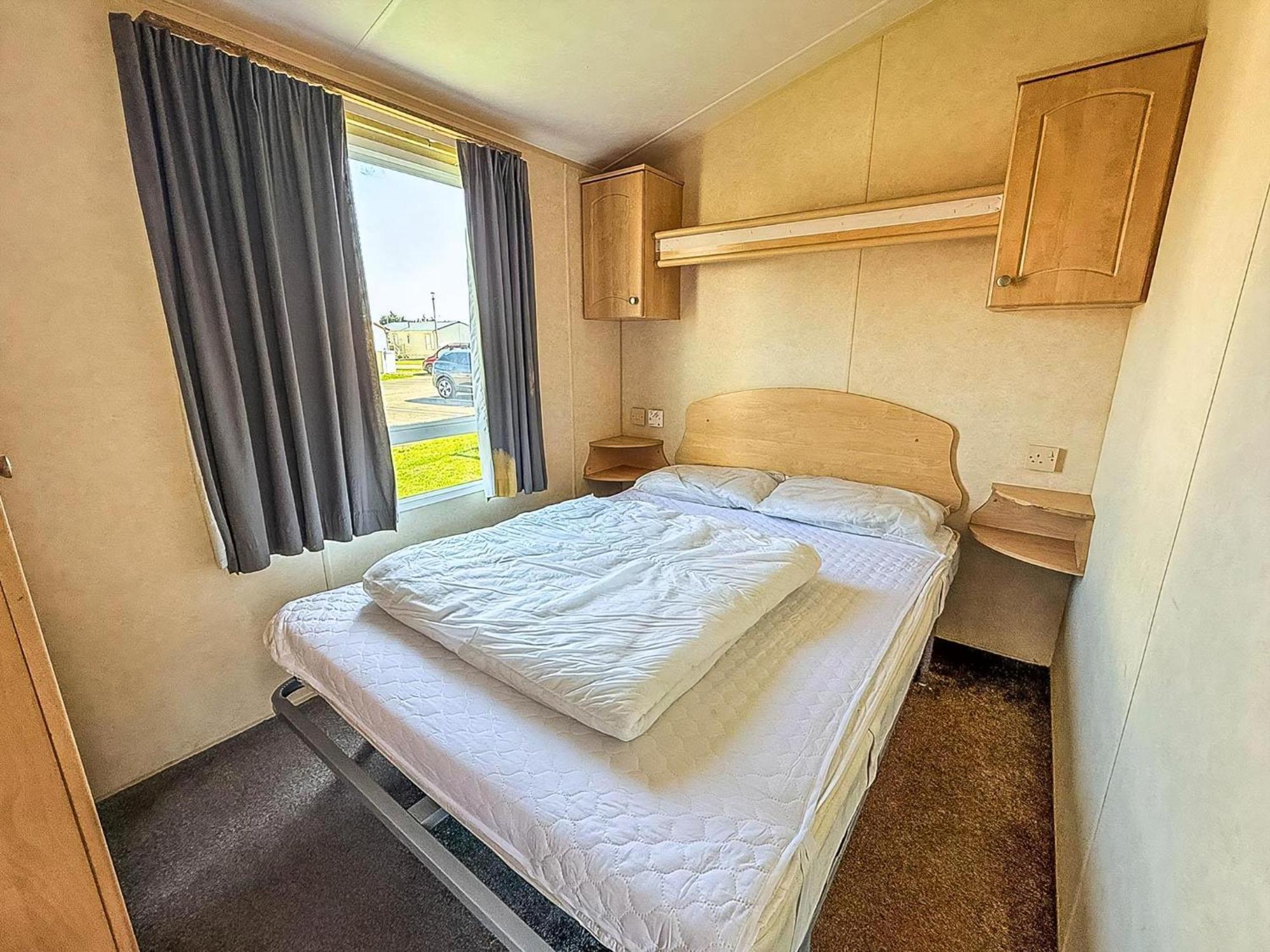 Superb Caravan At Seawick Holiday Park, Sleeps 8 Ref 27202Sw Clacton-on-Sea Exterior foto