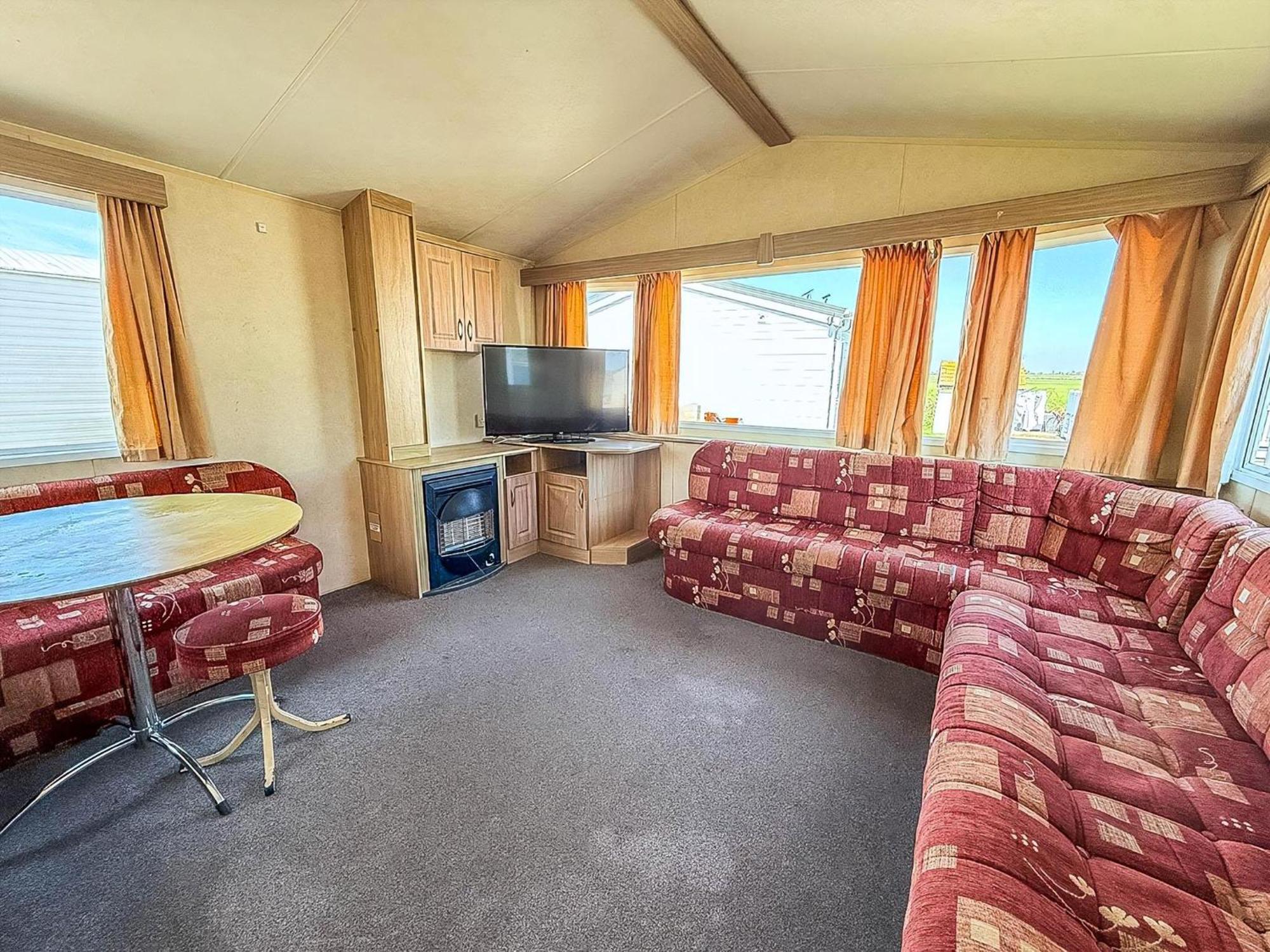 Superb Caravan At Seawick Holiday Park, Sleeps 8 Ref 27202Sw Clacton-on-Sea Exterior foto